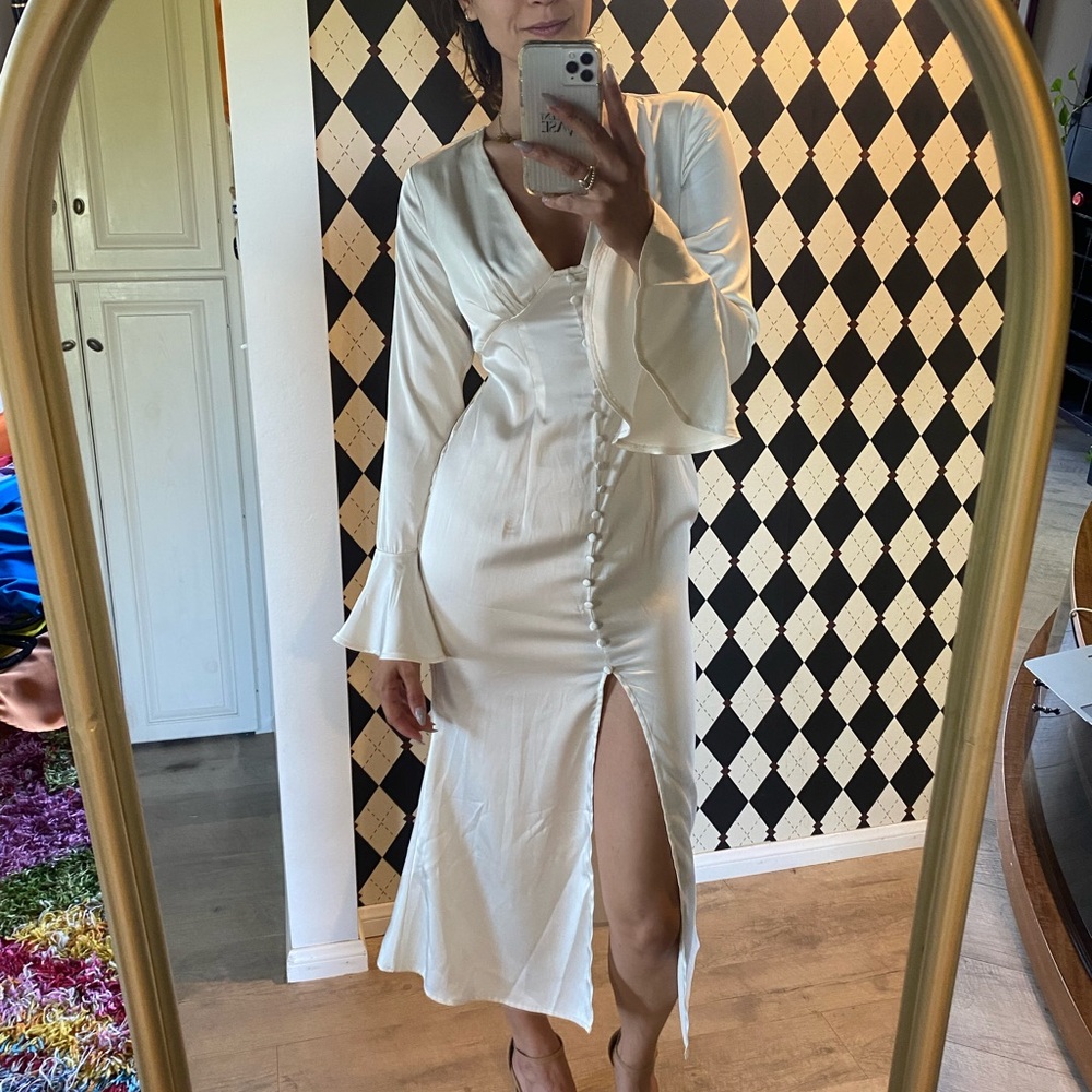 IVORY SATIN SOLID V-NECK SPLIT MAXI BUTTON BRIDAL DRESS
